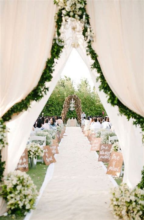 14 beautiful wedding entryway ideas for ceremony & reception