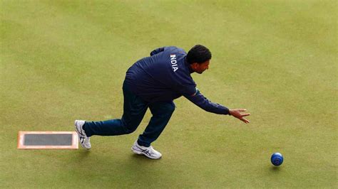 What is the game of lawn bowls? How is it played