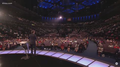 Lakewood Church returns to in-person worship | khou.com