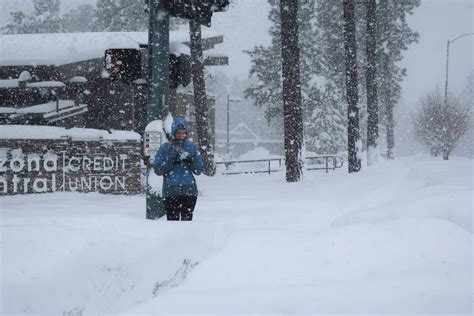 Storm dumps record-breaking snow on Flagstaff, Arizona | Las Vegas Review-Journal