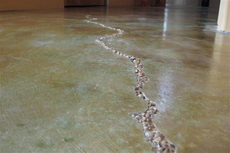 5 Best Concrete Patch for Basement Floor Crack Repair - Homeluf.com