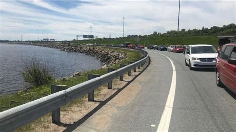 Motorists on Île d'Orléans bridge stuck in traffic for 2 hours due to roadwork | CBC News