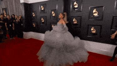 Oasisraindrops Iconic GIF - Oasisraindrops Iconic Grammy - Discover ...