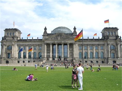 Berlin Tourist Attractions - Places to See in Berlin, Things to Do in ...