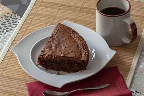 Vegan Low-Fat Chocolate Cake Recipe With Applesauce