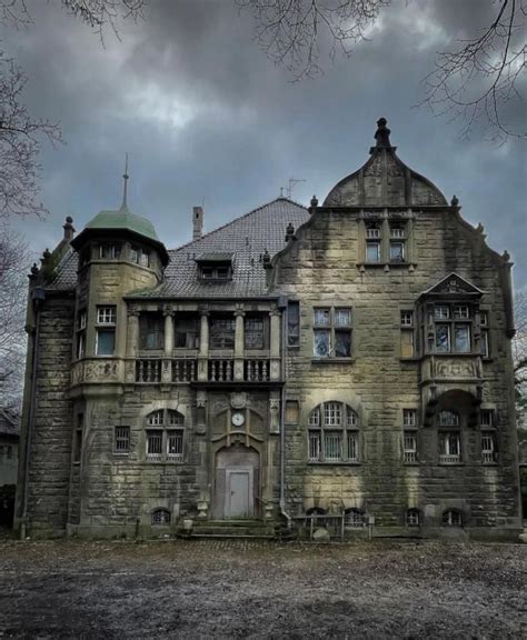 An abandoned haunted house located in Berlin, Germany. : r/de