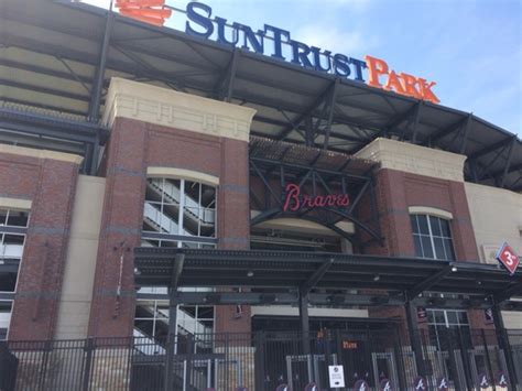 Atlanta Braves parking lots won't take credit cards for first two games