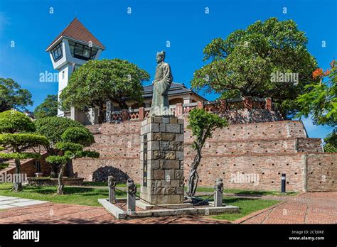 Statue of military leader Koxinga in the former Dutch fortification ...