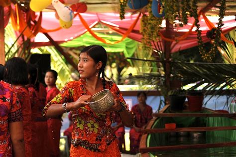 THINGYAN WATER FESTIVAL, MYANMAR - Asean Food Travel