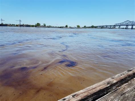 Nasty Oil Spill Closes Mississippi River Near New Orleans After Cargo ...