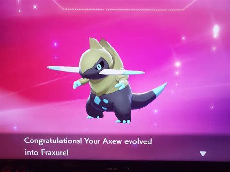 [8] I had no idea shiny fraxure looked this cool! Now I'll have to wait ...