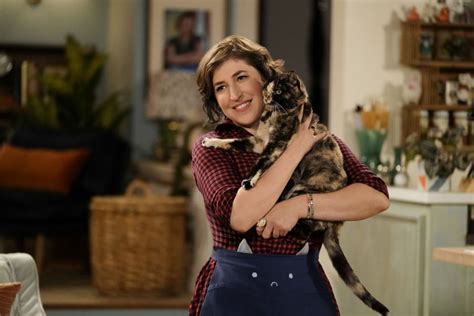 Call me Kat: il trailer della nuova sitcom con Mayim Bialik | Lega Nerd