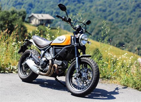 Real Riders: 2016 Ducati Scrambler Classic Review, A Bargain Example!