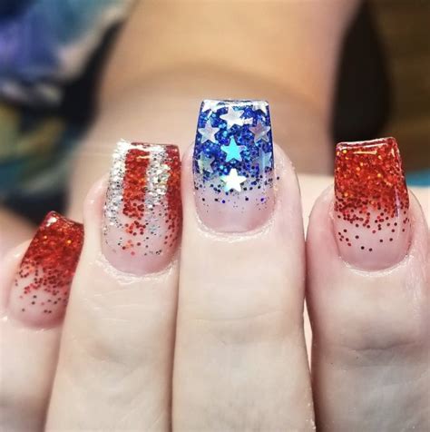 Show Your Patriotic Style with 40 American Flag Nail Designs - Red ...