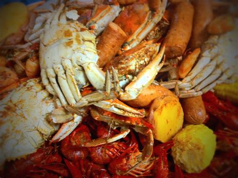 Bite and Booze: How to Eat Louisiana Crawfish and Blue Crabs