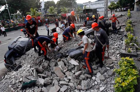 Powerful earthquake strikes the Philippines - Photos - The Big Picture ...