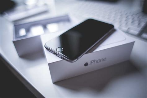 iPhone 6 Unboxing | Free Technology Image by picjumbo