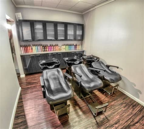 Hair salon shampoo area design and decor ideas | Salon shampoo area, Salon suites decor, Hair ...