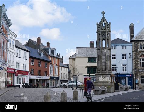 Launceston town square cornwall hi-res stock photography and images - Alamy