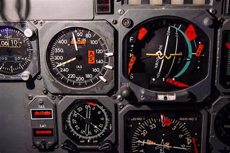 Basic Flight Instruments: The Altimeter