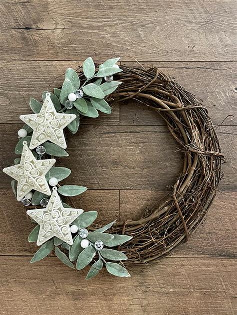 Christmas Star Wreath | AllFreeChristmasCrafts.com