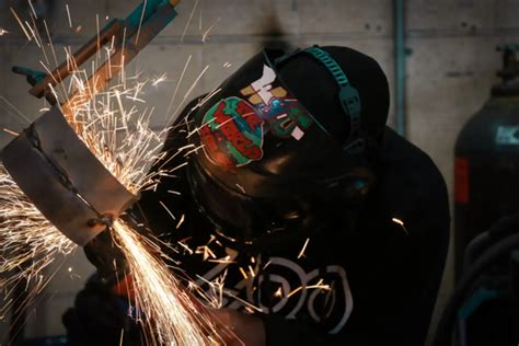 Welding Trade School vs Apprenticeship: Key Differences