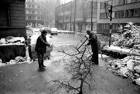 File:Sarajevo Siege Collecting Firewood 2.jpg - Wikimedia Commons