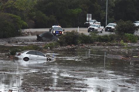 Rescuers search for victims as California mudslide toll hits 15 | GMA ...