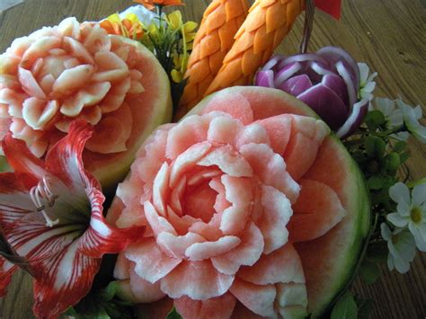 Beautiful Fruit Carvings,ผลไม้แกะสลัก in 2023 | Fruit carving, Fruit and vegetable carving ...