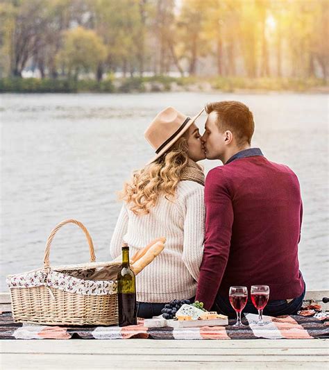 24+ Romantic Picnic Ideas For Couples To Have A Good Time