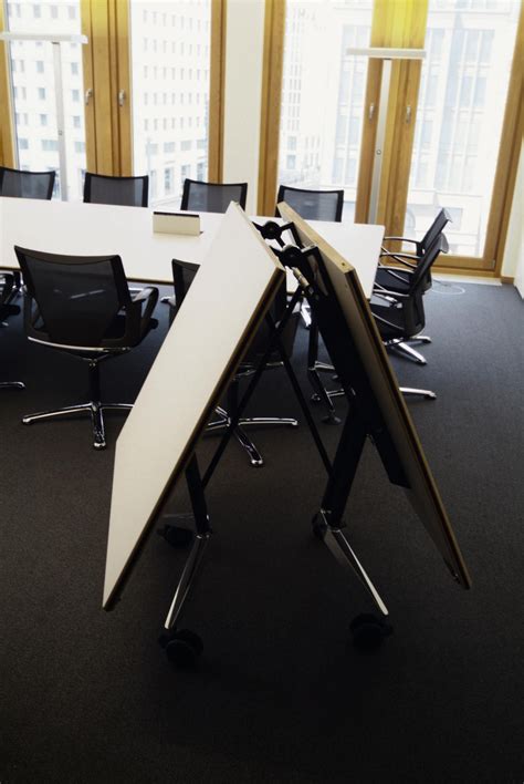 CONFAIR folding table | foldable conference table | Design: Andreas ...