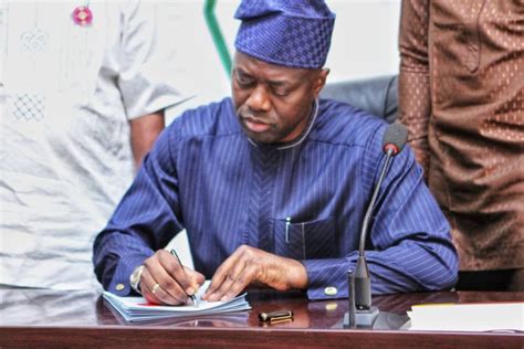 Governor Seyi Makinde Signs 2020 Budget Into Law | OyoAffairs.net