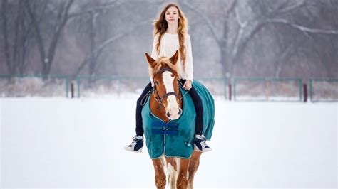 10 Tips For Horseback Riding On Cold Winter Days And In Snow