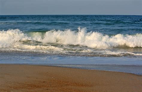 Surf on Sand | Lindsay Hickman | Flickr