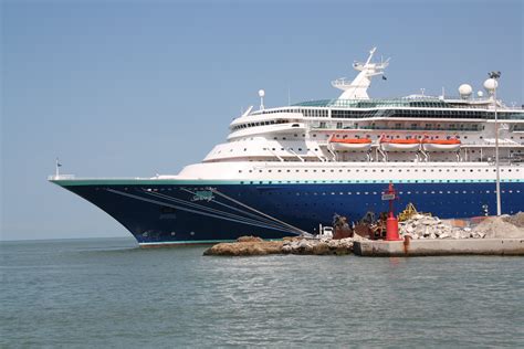 File:Pullmantur Cruises Sovereign 03.JPG - Wikimedia Commons