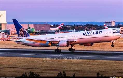N67052 - United Airlines Boeing 767-400ER at London - Heathrow | Photo ID 1508802 | Airplane ...