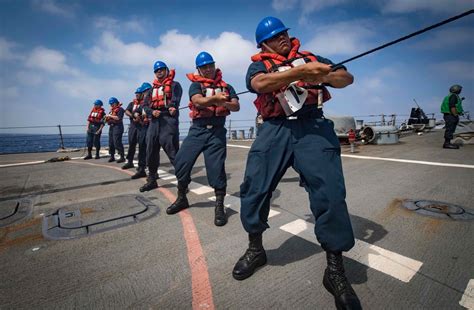 DVIDS - Images - USS Carney Conducts Underway Replenishment [Image 4 of 5]