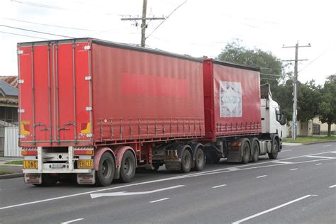 B-double truck with a shorter than normal 'A' trailer - a photo on Flickriver