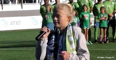 Remembering Darci Lynne Farmer singing the national anthem with her ...