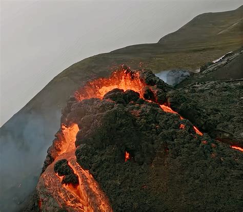 Guy Uses DJI FPV Drone to Capture Incredible Footage of Iceland's Fagradalsfjal Volcano Eruption ...