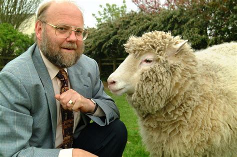 Ian Wilmut, pioneer of cloning with the sheep Dolly, has died - GAMINGDEPUTY