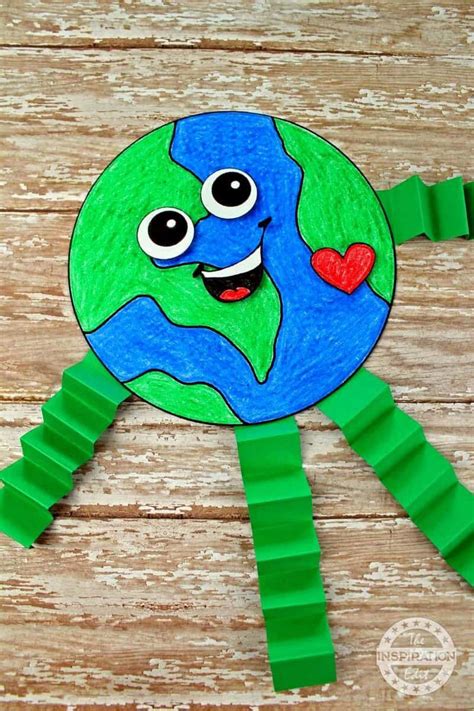 Fantastic Earth Day Craft And Activity For Kids | Earth day crafts, Earth craft, Preschool crafts