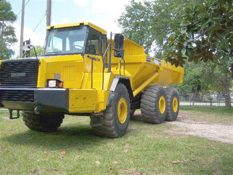 Komatsu HM400 Articulated Dump Truck Specs and Dimensions - VeriTread