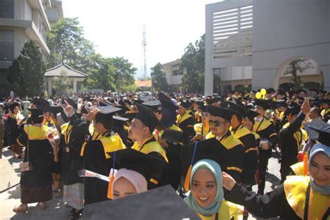 President Multimedia University Malaysia Attends Widyatama University Graduation Ceremony ...