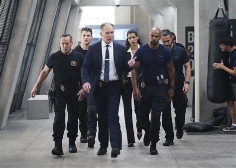 SWAT: CBS Releases Pilot Details and First Look Photos - canceled + renewed TV shows, ratings ...