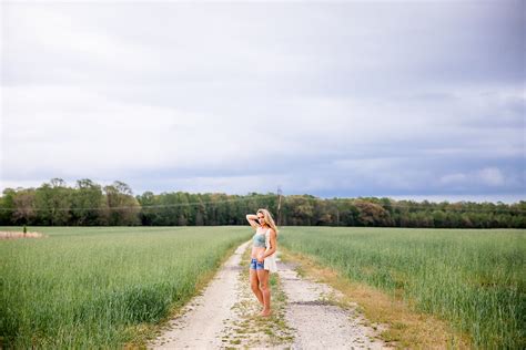 Open Field Outdoor Boudoir Photo Shoot | Cousiac Manor | J&D Photo LLC | Richmond, Virginia