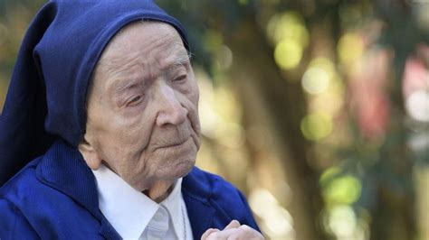 World's oldest person, French nun Sister André, dies aged 118 - BBC News