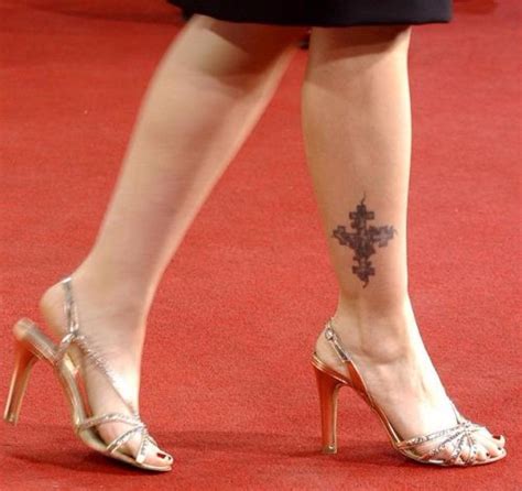 Drew Barrymore’s 9 Tattoos & Their meanings – Body Art Guru