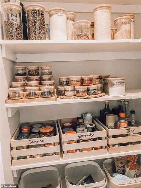 Mum's mesmerised by woman's incredibly organised kitchen drawer ...