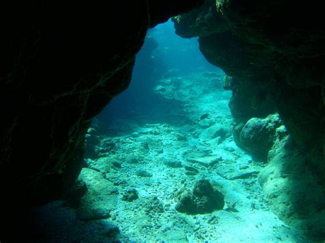 Underwater Cave, Fiji | Erin Khoo | Flickr